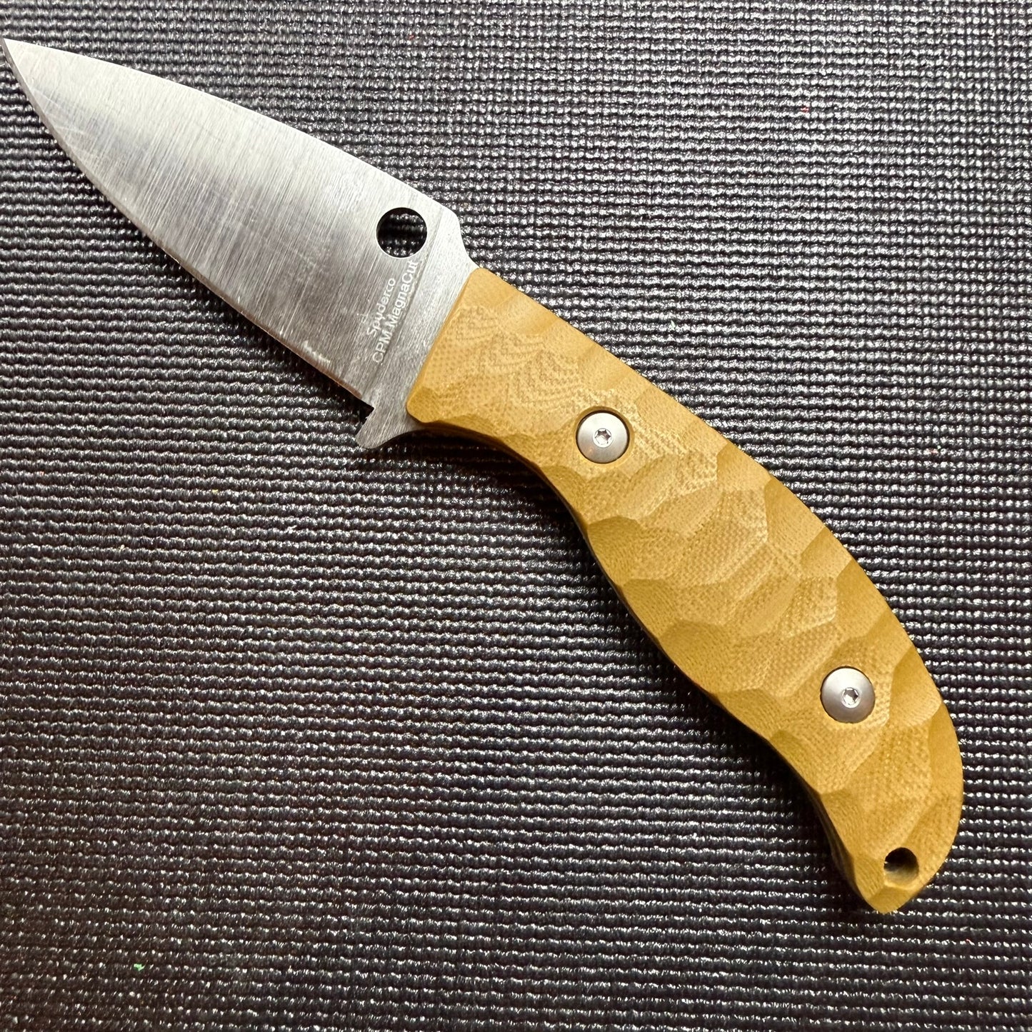 Coyote Brown G10 - Rock Texture